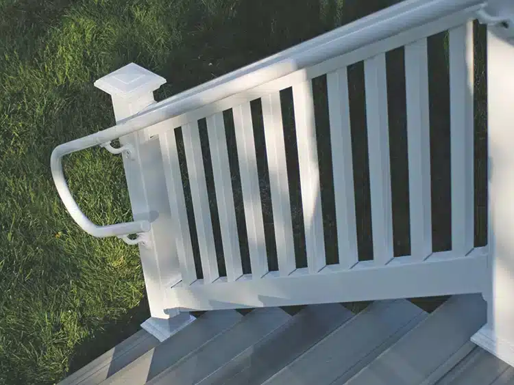 ADA-vy5 Photo of vinyl deck railing