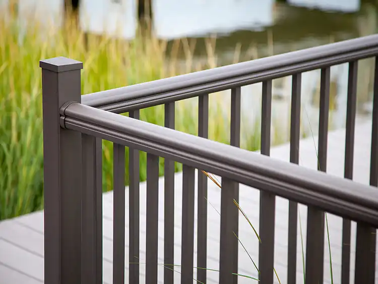 Avalon9-2 Photo of Avalon Aluminum Deck Railing
