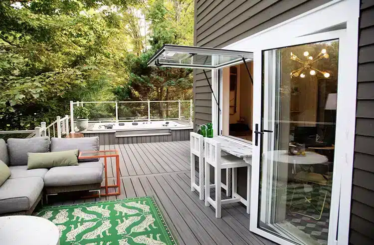 trn-evetterios-004-im-sig-glass-railing-sitting-area-window-open_Article-Image-Main copia Photo of deck with Trex Transcend deck boards