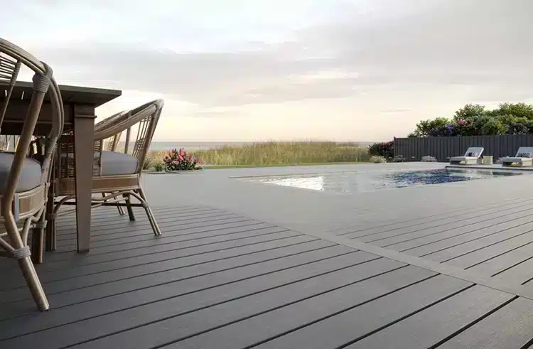trn-lineage-cape-cod-003-im-pool-dining-area-low_Article-Image-Main copia Photo of pool deck with Trex Lineage deck boards